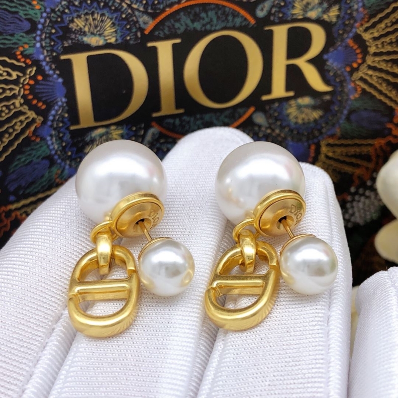 chr1st1an D10r earrings